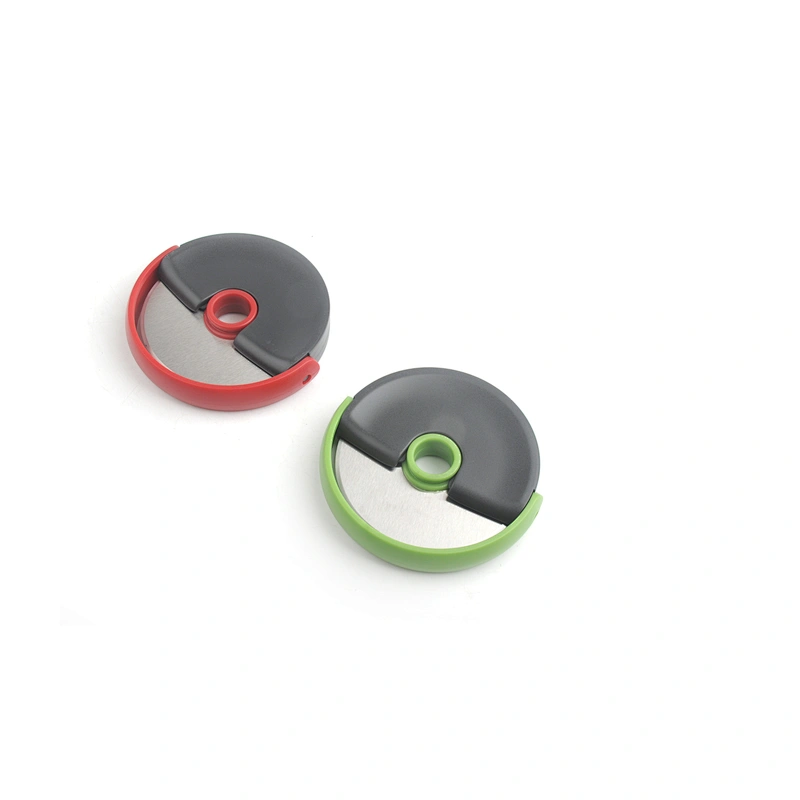 High quality plastic blade easily cuts plastic pizza cutter