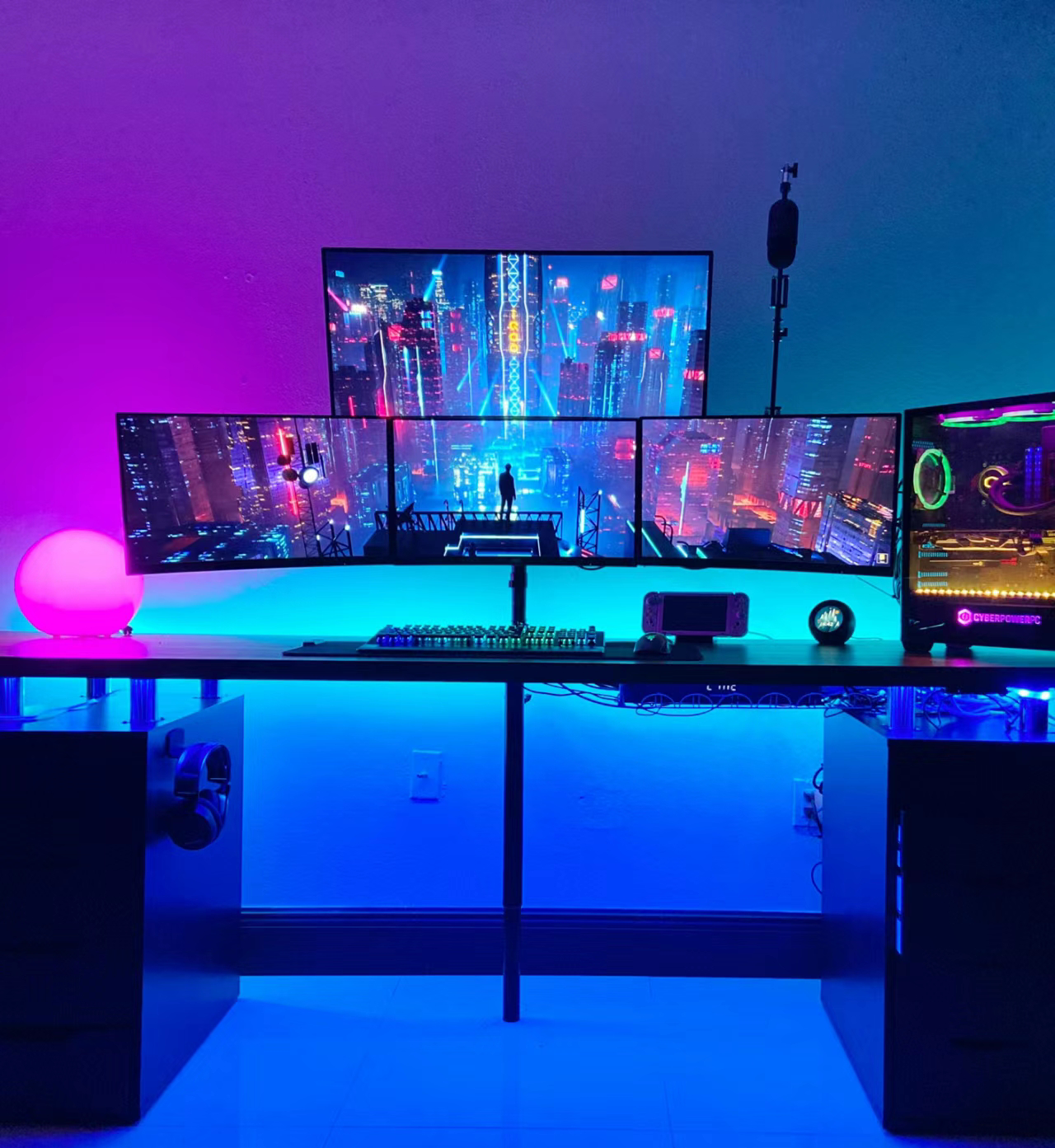 Four-Screen Monitor Mount: Boost Your Productivity with Multiple Displays