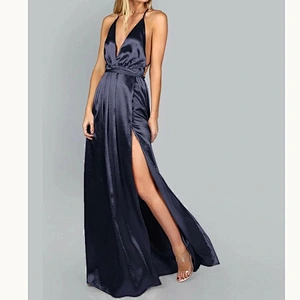 2021 New Arrival Plunge Neck Crisscross Back Split Thigh Pleated Satin Dress Sexy Lady Evening Dress