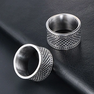 Wholesale And Retail Stainless Steel Antique Silver Men's Hip Hop Punk Gift Party Vintage Checked Ring Women's Jewelry