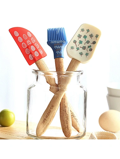 Three-piece cake baking set