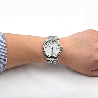 quartz sports watch with band