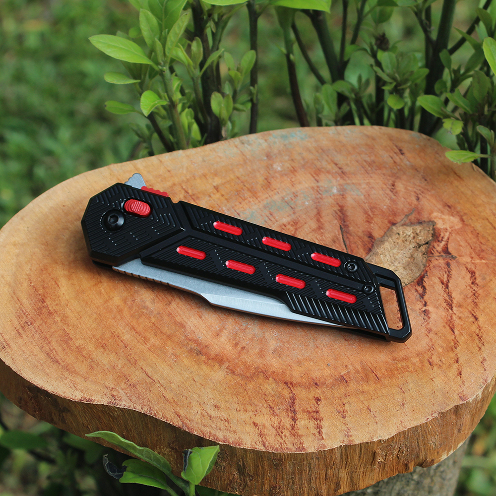 survival pocket knife folded compact side view
