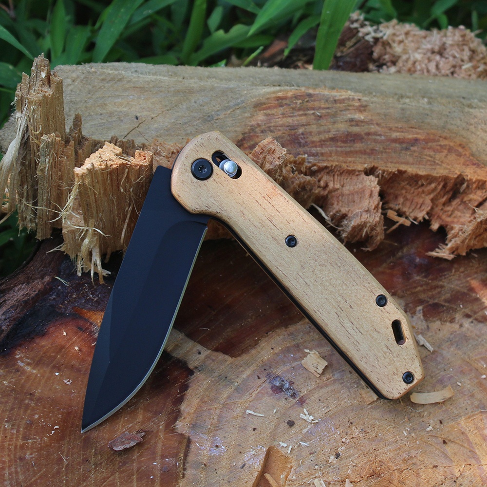 custom engraved knife close viewed
