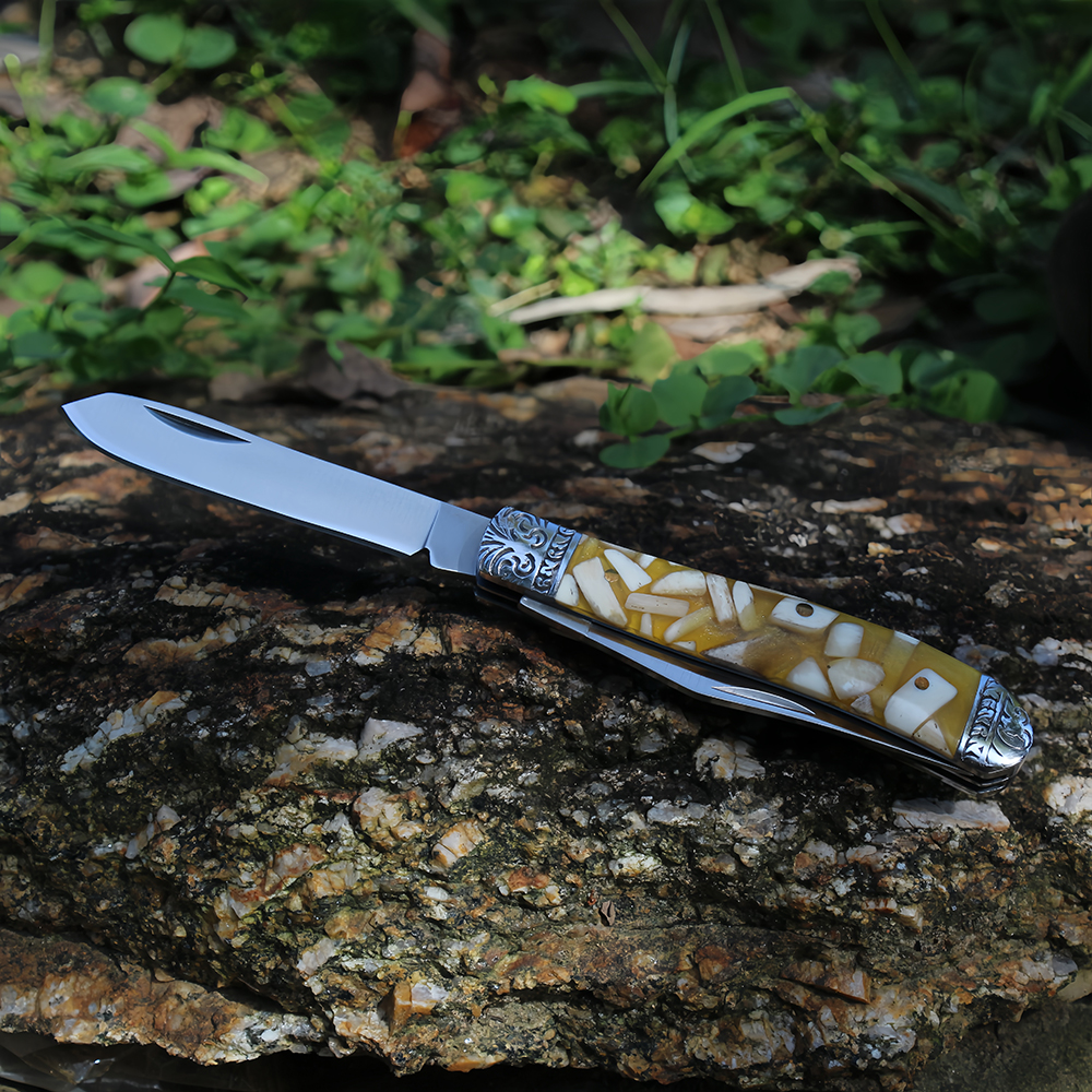 pocket knife for self defense and daily utility tasks