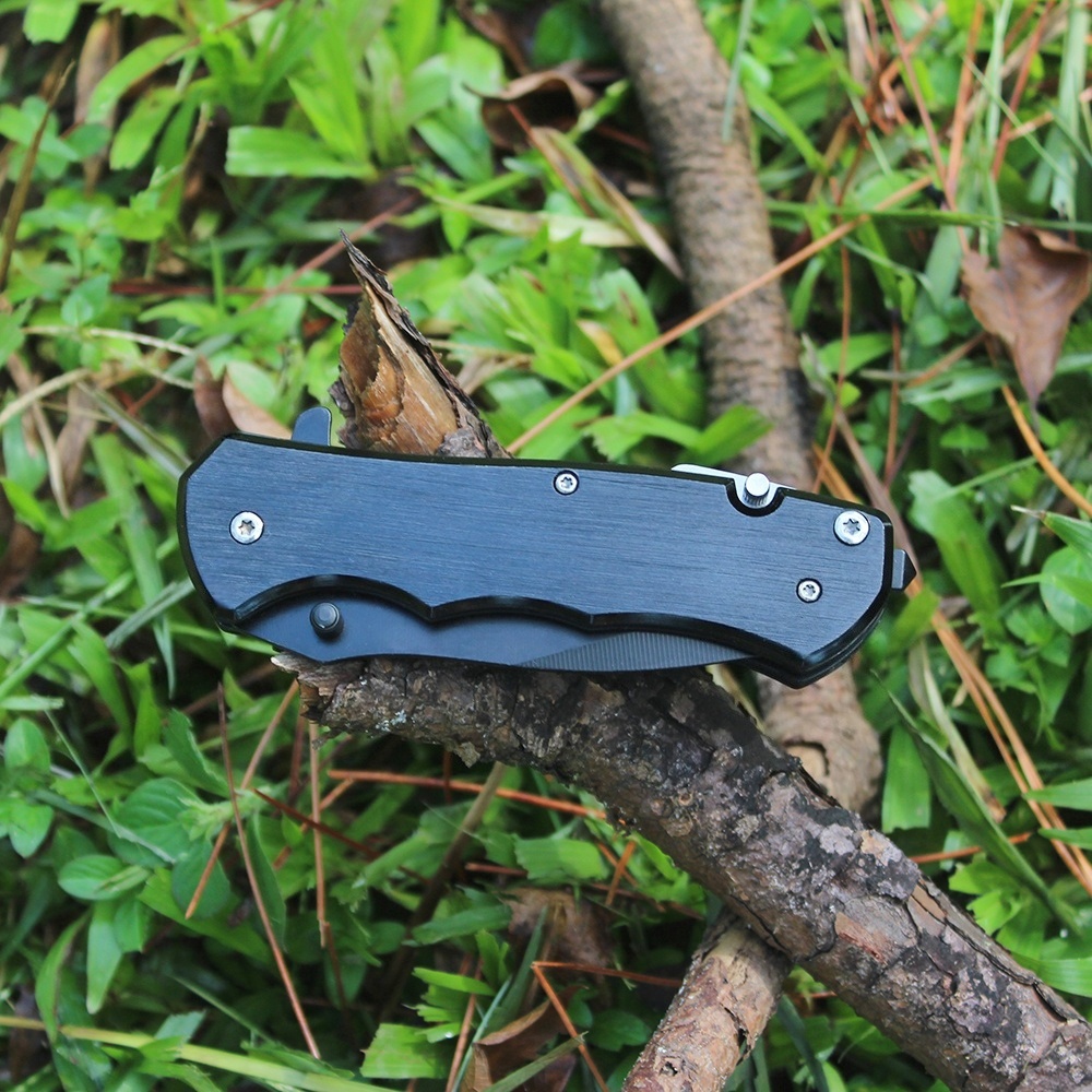 tactical pocket knife closed view