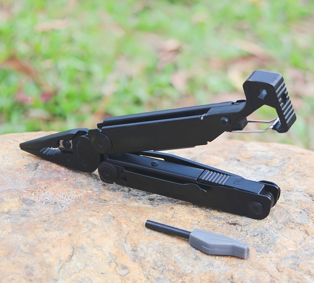 Multifunctional Folding Pliers