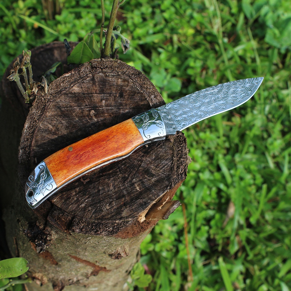 camping pocket knife with damascus steel blade