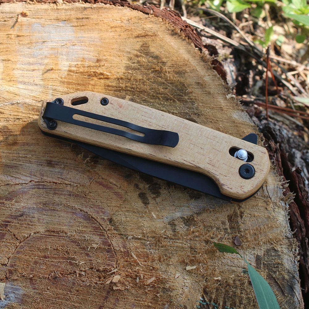 custom engraved knife with locking button