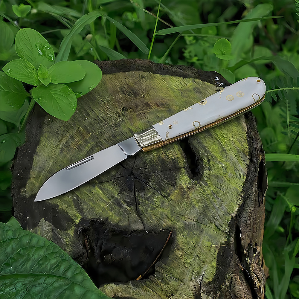 folding edc knife outdoor scene