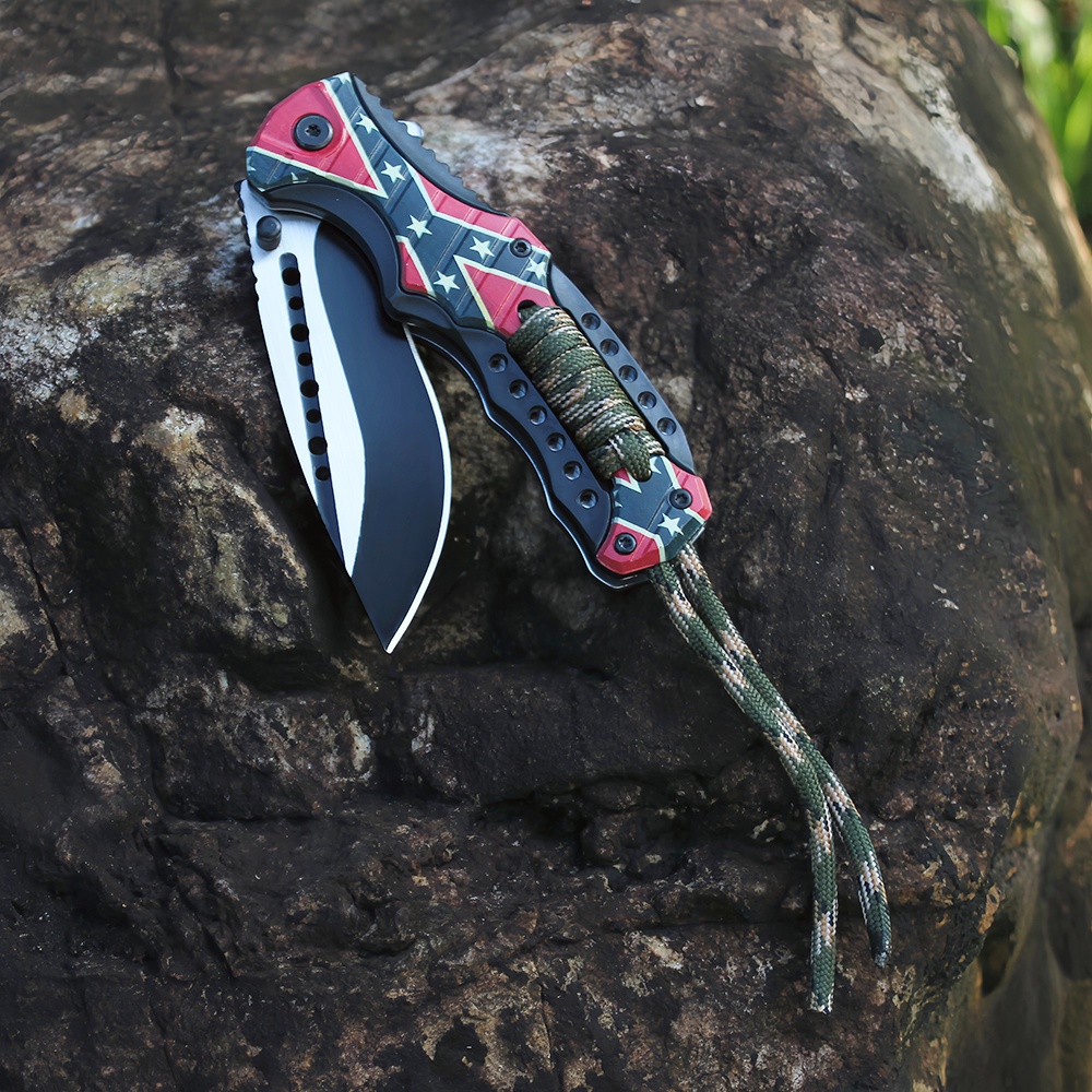 bushcraft survival knife close viewed