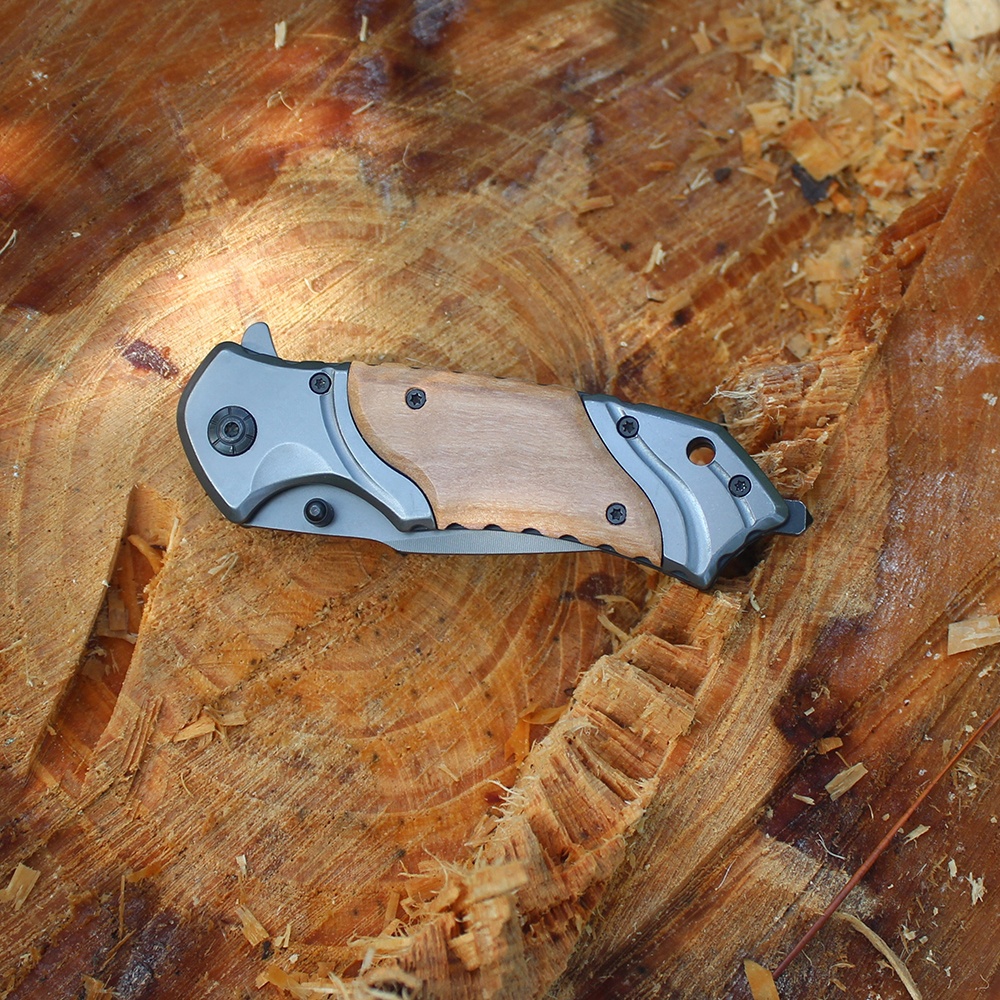 personalized engraved pocket knife close viewed