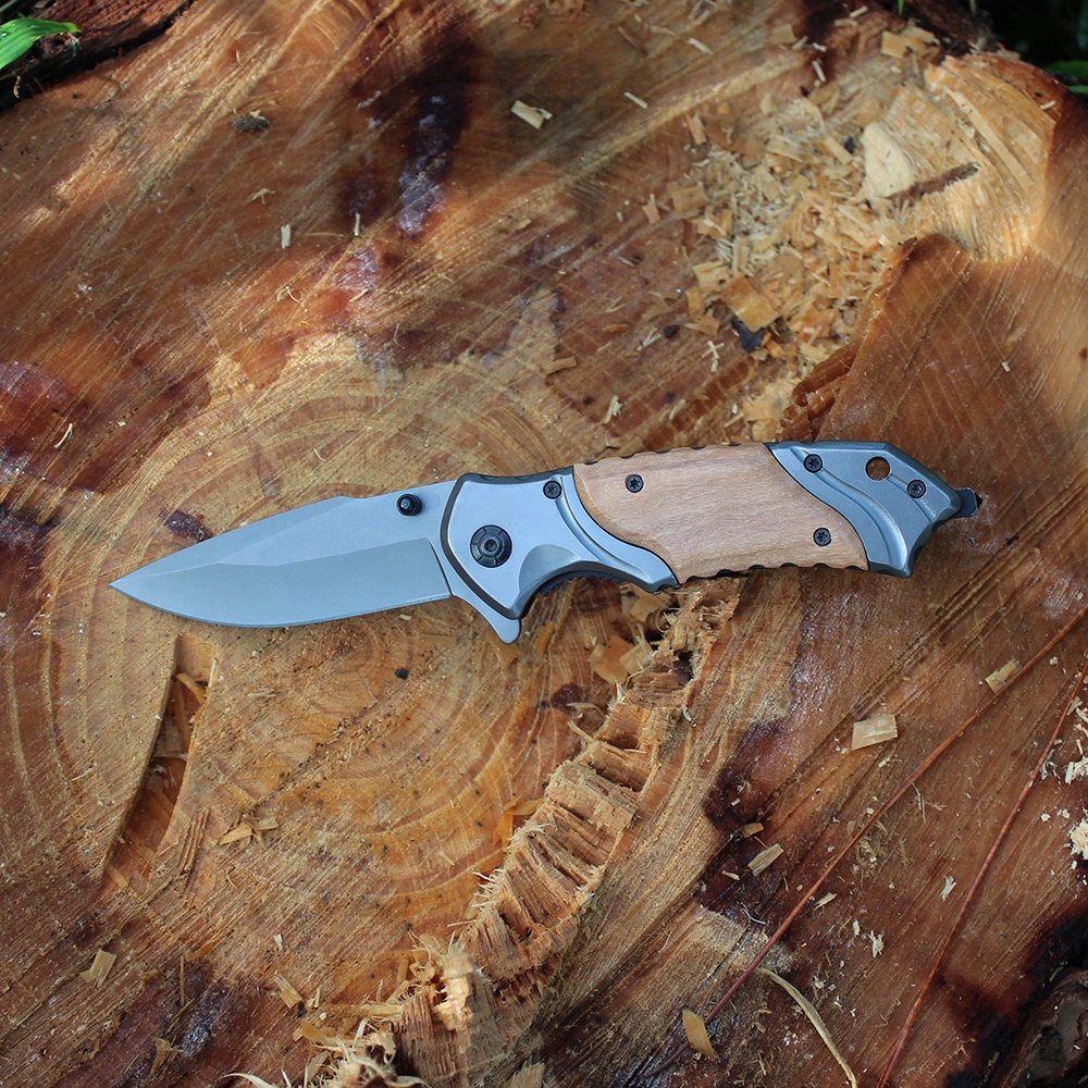 pocket knife with glass breaker and liner lock