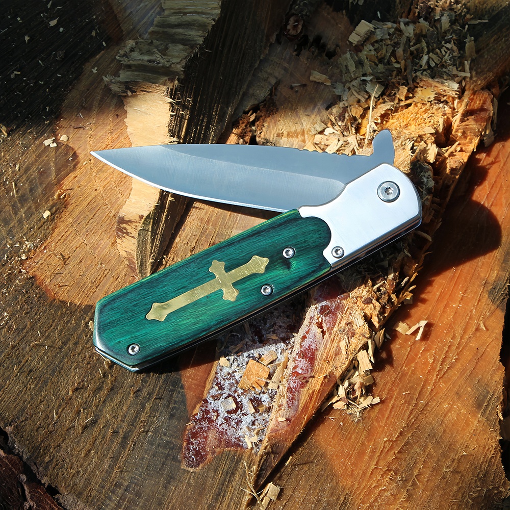 high quality survival knife close viewed