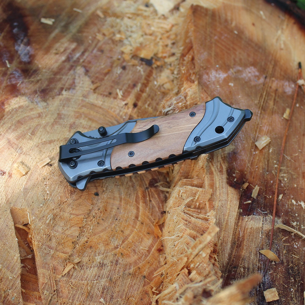 pocket knife with glass breaker and belt clip for everyday carry