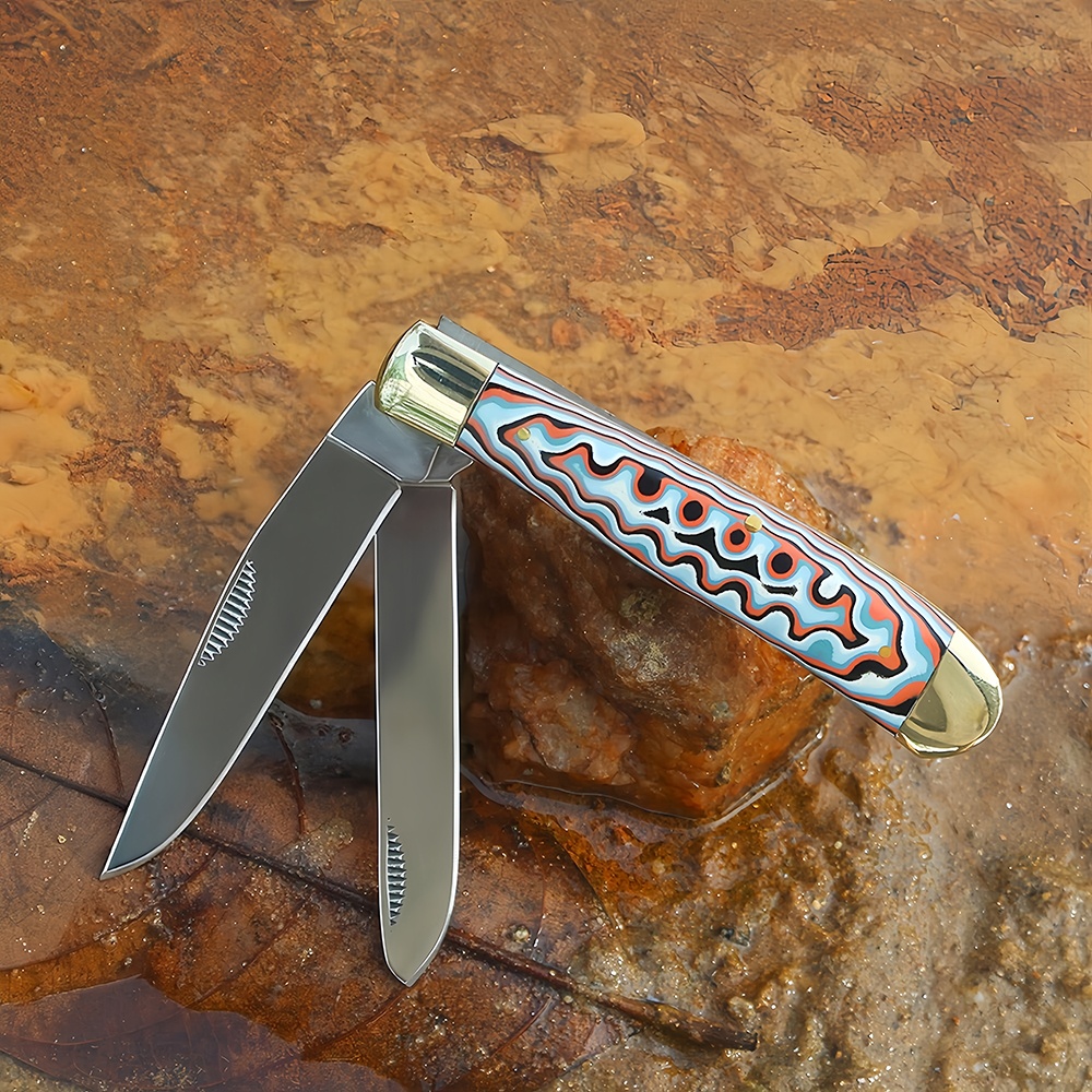 double blade pocket knife close-up viewed