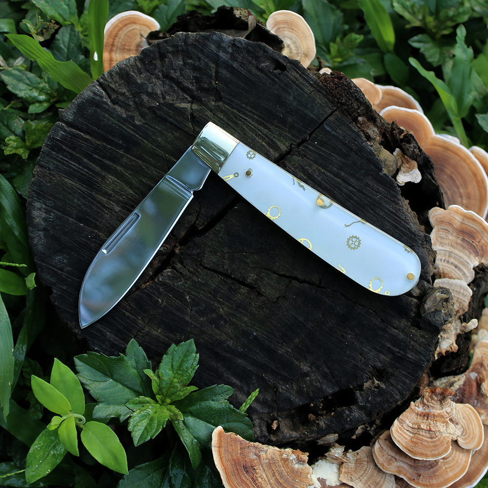 folding edc knife with a durable mirror blade