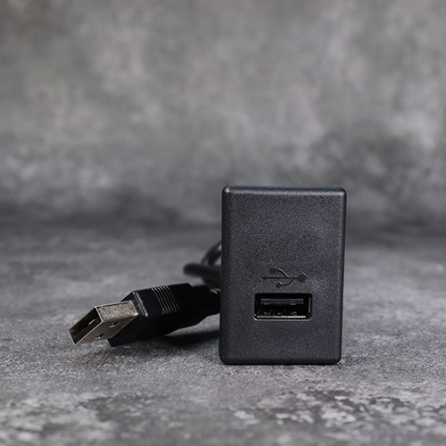 שקע הארכת USB לרכב DAMAVO שקע יחיד עם כבלים ותפסים