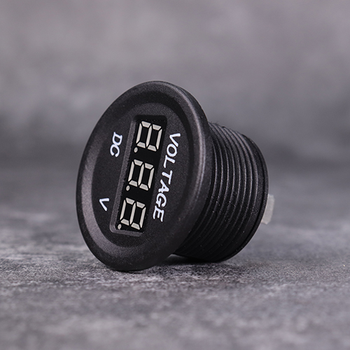 DAMAVO Zigarettenanzünder-Voltmeter 6-28V DC digitaler Schalttafeleinbau