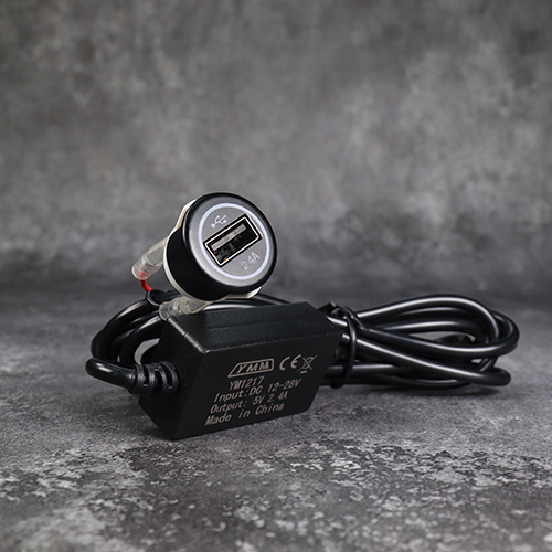 יציאת USB של DAMAVO למטען לרכב עם החלפת מתג רוקר של שקע טעינה בודד