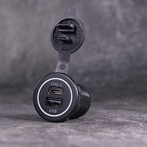 DAMAVO E マーク 9-36V デュアル USB C カーチャージャー YM1218 のアプリケーション