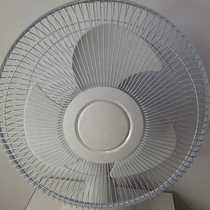 Portable rechargeable 12 inch USB port battery table fan