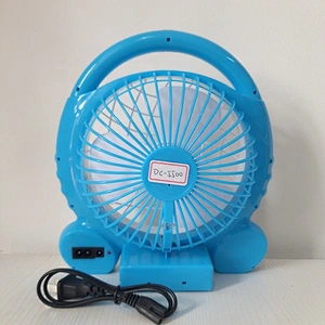 2022 cheap price 6 inch rechargeable portable office desktop small cooling desk fan with 18SMD night light