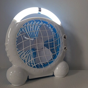 2022 cheap price 6 inch rechargeable portable office desktop small cooling desk fan with 18SMD night light