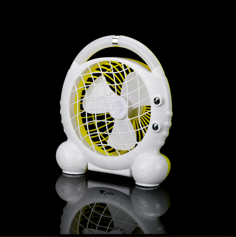 2022 cheap price 6 inch rechargeable portable office desktop small cooling desk fan with 18SMD night light