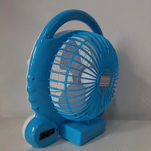 2022 cheap price 6 inch rechargeable portable office desktop small cooling desk fan with 18SMD night light