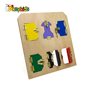 Custom travel busy board wooden latches board for children W12D166