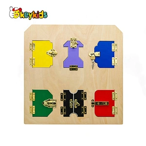 Custom travel busy board wooden latches board for children W12D166
