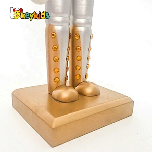 Customize soldier toy wooden gold nutcracker for wholesale W02A345