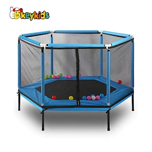 2020 New Arrival Outdoor 8ft Child Trampoline With Childcare Net M01A009