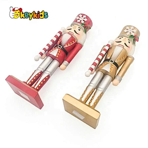 Customize soldier toy wooden gold nutcracker for wholesale W02A345