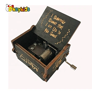 Antique carved wooden hand crank music box for kids W07B074