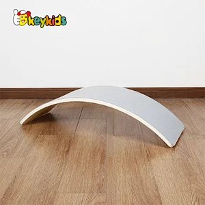 Customized wobble fitness beam kids curvy wooden balance board with felt W01F057