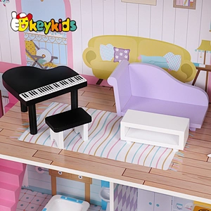 Factory stock girls pink wooden dollhouse with accessories W06A379