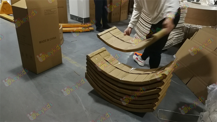 Top sale kids fitness sports curvy wobble wooden balance board with customize W01D028B