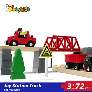 Hot sell 72 pcs classic railway wooden toy train track for children W04C242