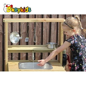 Kids garden pretend play wooden mud kitchen with pump function W10C768