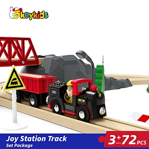 Hot sell 72 pcs classic railway wooden toy train track for children W04C242