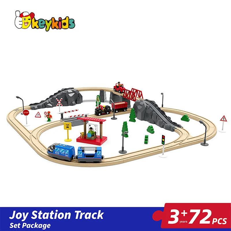 Hot sell 72 pcs classic railway wooden toy train track for children W04C242