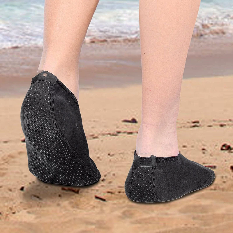 2020 New compression socks wholesale neoprene waterproof beach plastic shoes socks for swimming