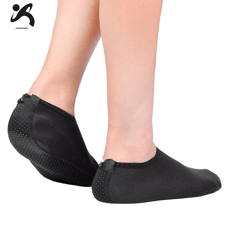 2020 New compression socks wholesale neoprene waterproof beach plastic shoes socks for swimming