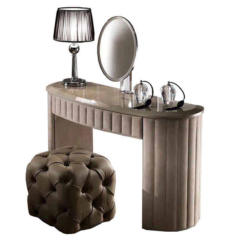 Wooden mirrored dressing table