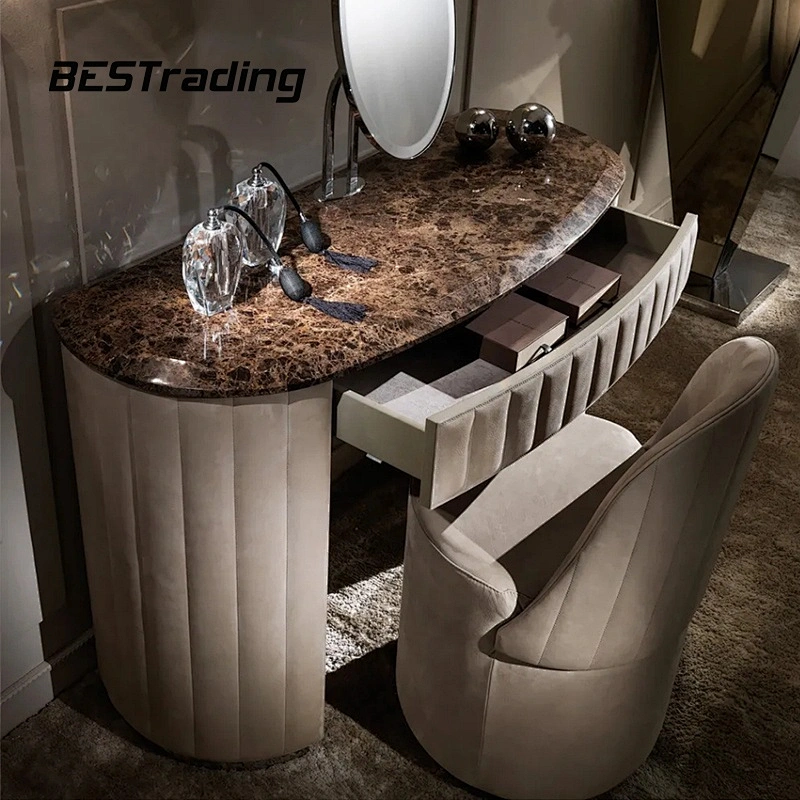 Wooden mirrored dressing table