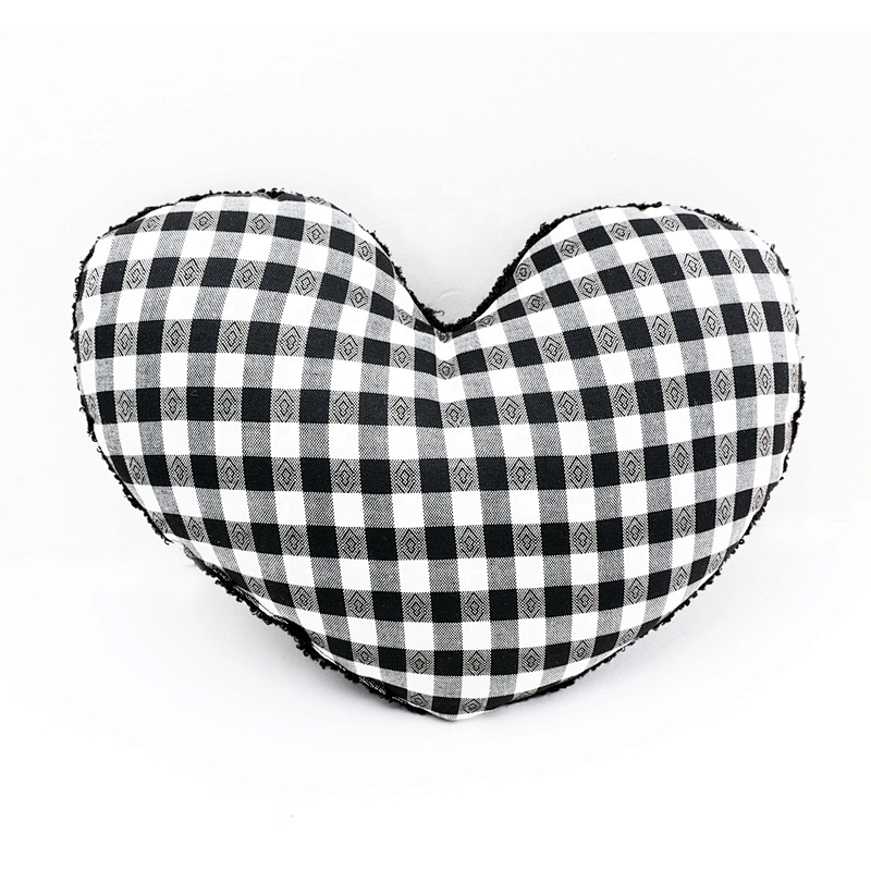 wholesale decorative heart shaped plaid patterns canvas throw pillow