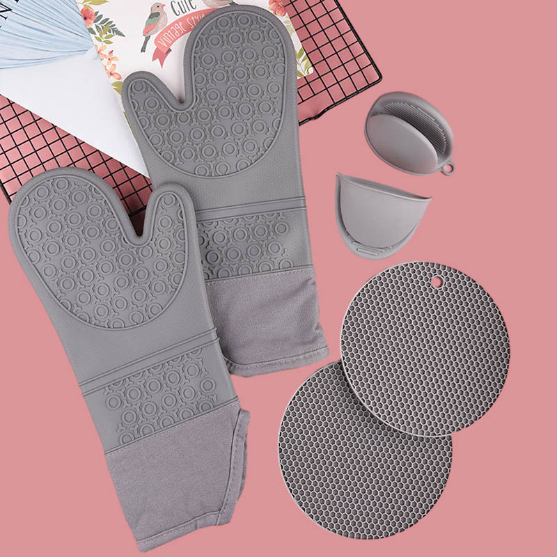 oven mitts and pot holders