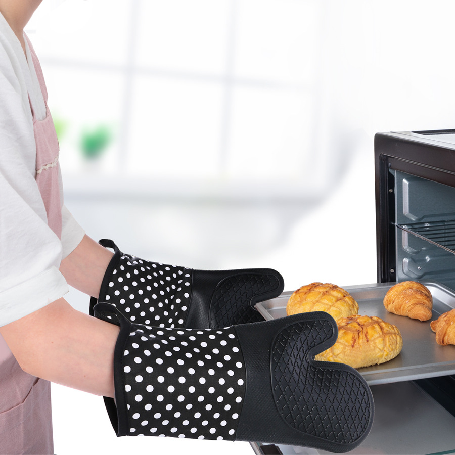 Christmas oven mitts
